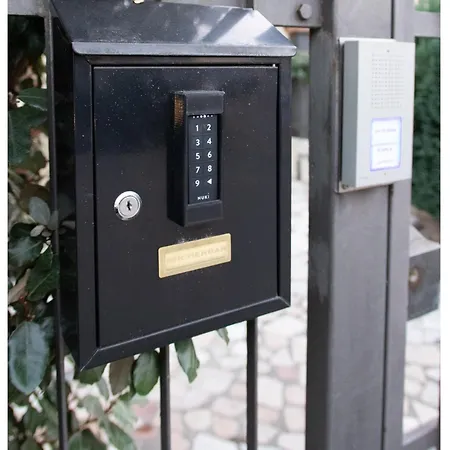 “al 57”…. A Quiet Corner In Lejlighed Ferrara