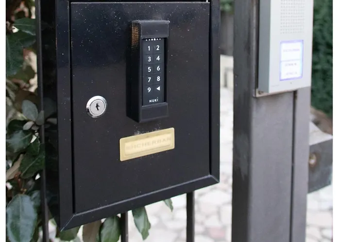 “al 57”…. A Quiet Corner In Apartament Ferrara